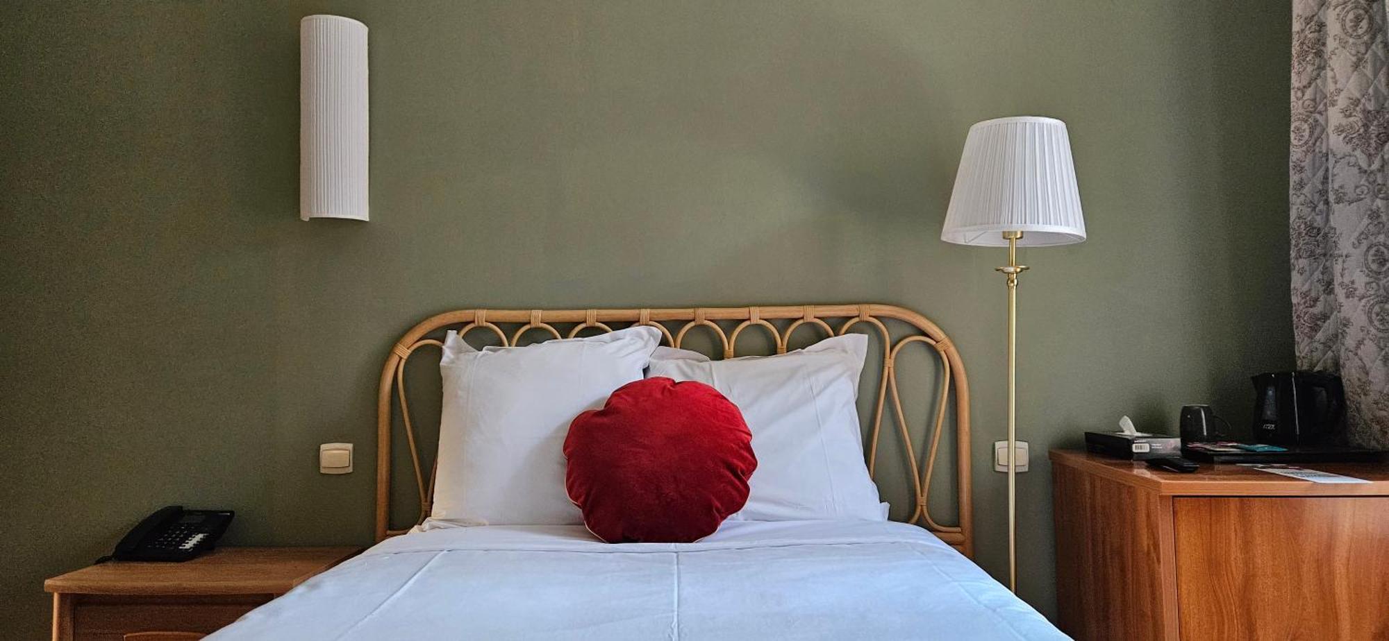Hostellerie Du Lys Lamorlaye Bagian luar foto