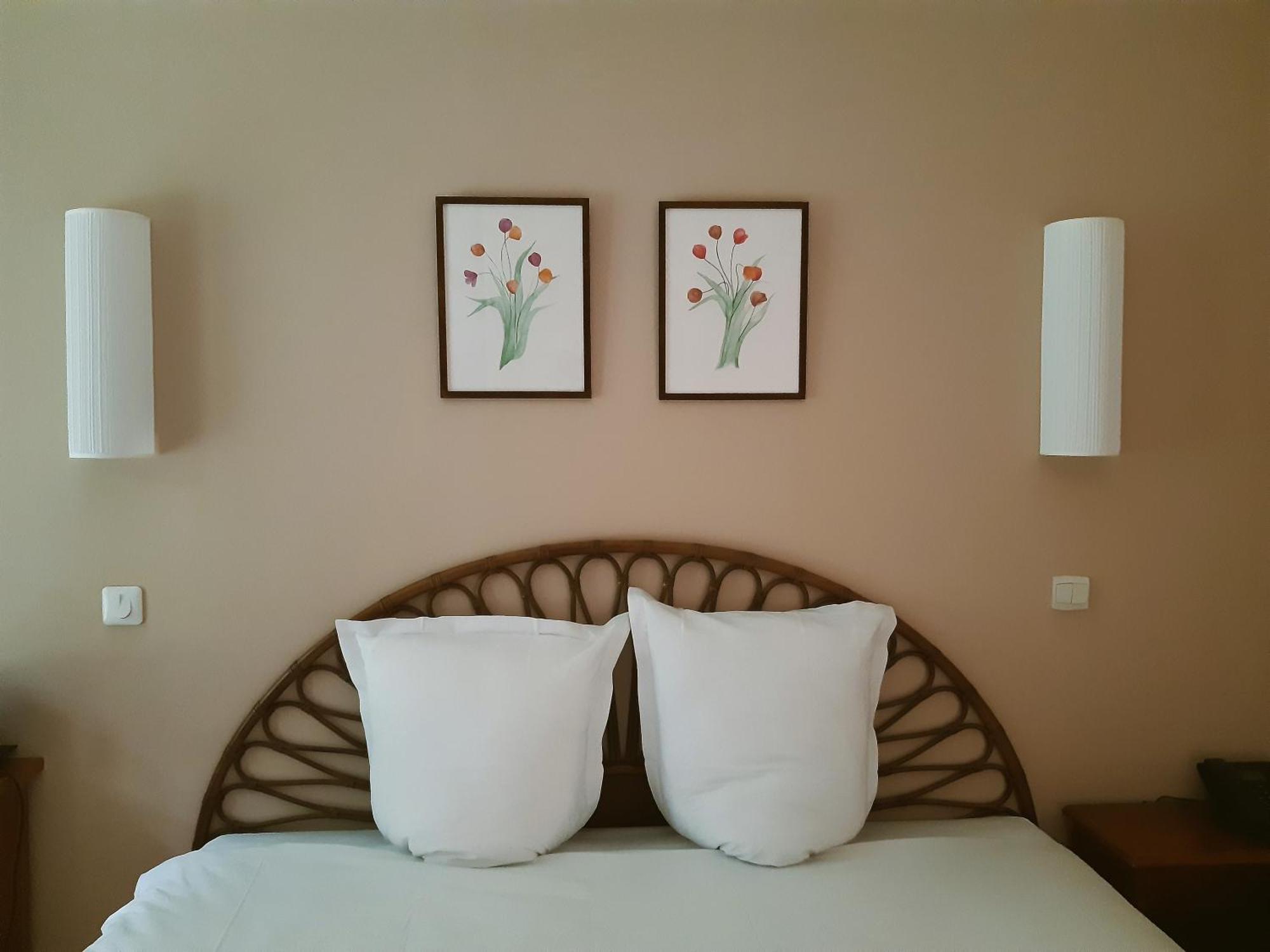 Hostellerie Du Lys Lamorlaye Bagian luar foto