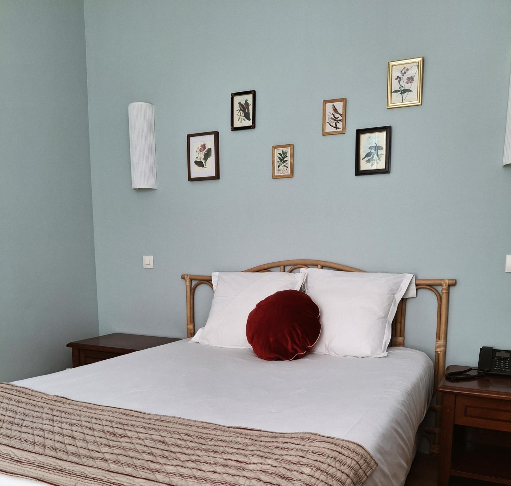 Hostellerie Du Lys Lamorlaye Bagian luar foto