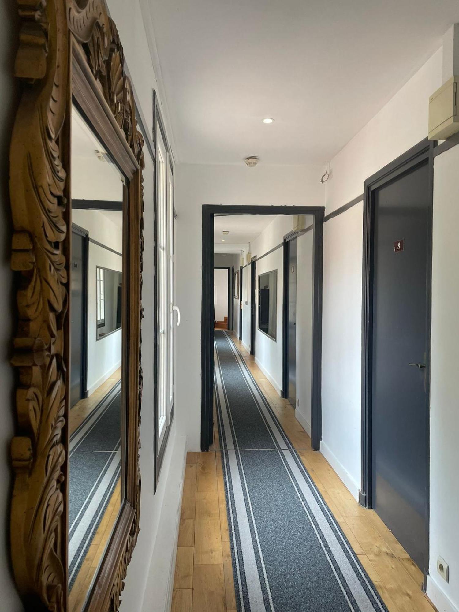 Hostellerie Du Lys Lamorlaye Bagian luar foto
