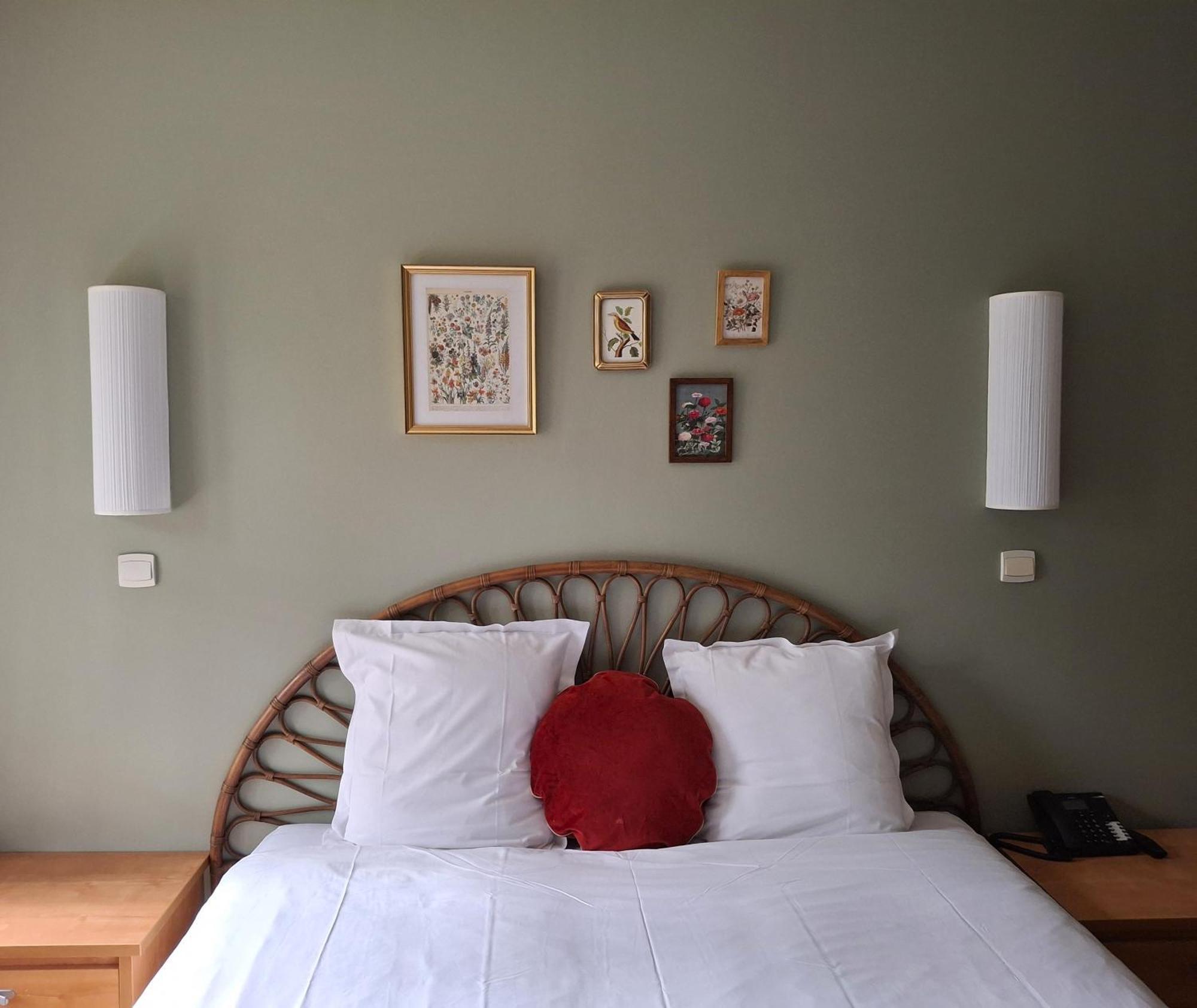 Hostellerie Du Lys Lamorlaye Bagian luar foto