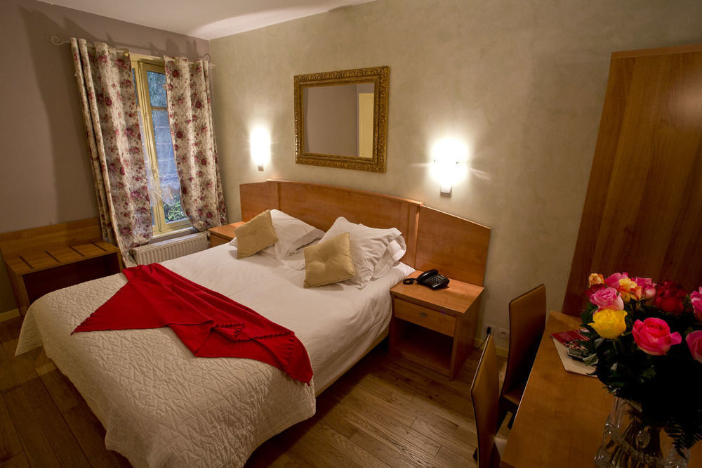 Hostellerie Du Lys Lamorlaye Bagian luar foto