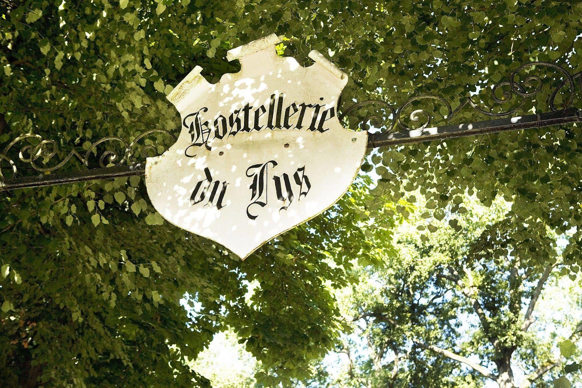 Hostellerie Du Lys Lamorlaye Bagian luar foto