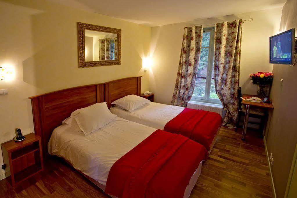 Hostellerie Du Lys Lamorlaye Bagian luar foto