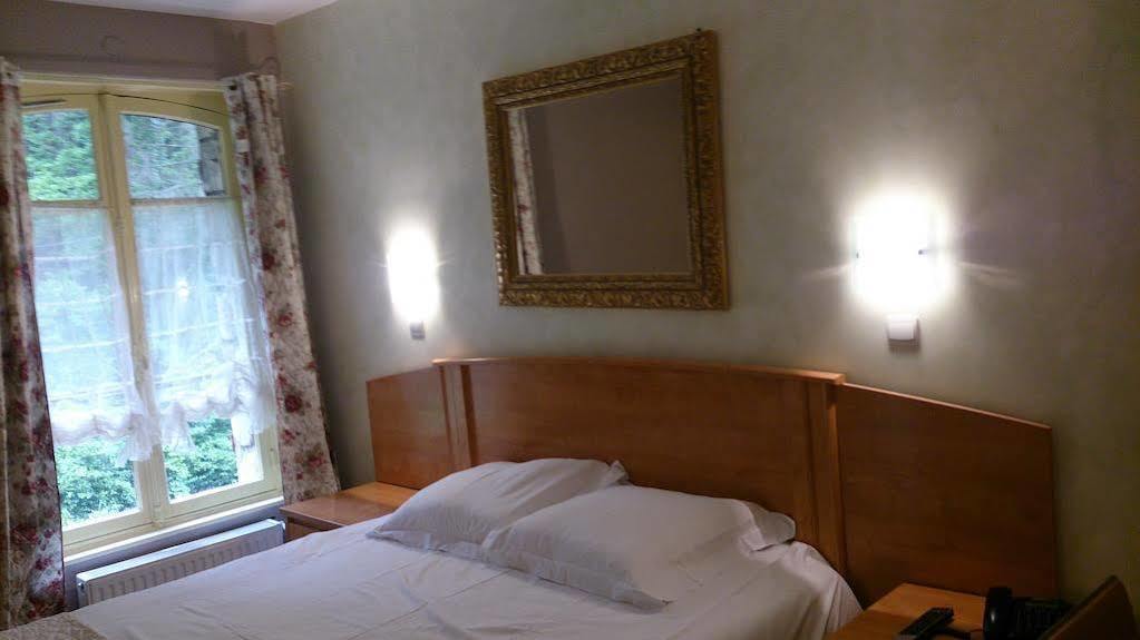 Hostellerie Du Lys Lamorlaye Bagian luar foto