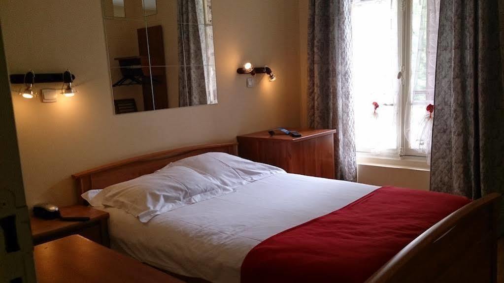 Hostellerie Du Lys Lamorlaye Bagian luar foto